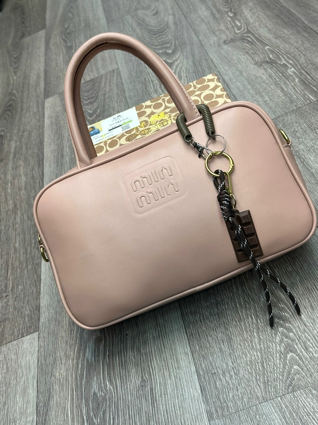 женская кожаная сумка miu miu arcadie mini белая,miu miu сумка,белые женские сумки miu miu,сумка женская miu miu,сумка