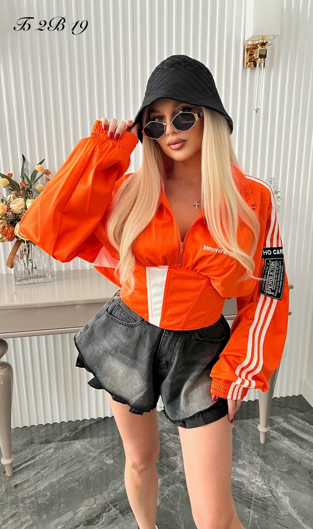 модная куртка,оранжевый костюм,костюм с шортам,женская куртка,спортивные костюм