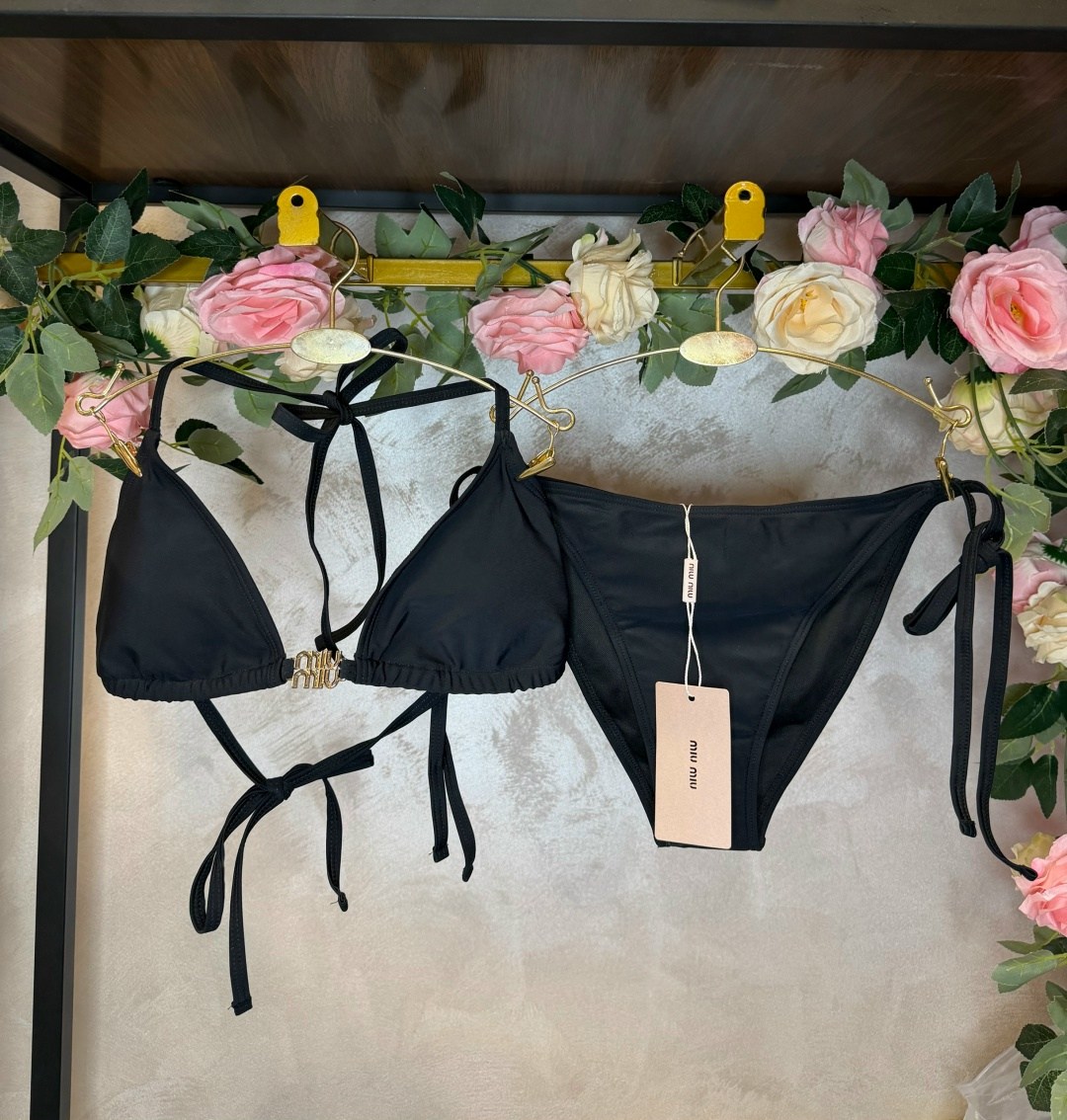 стройная девушка в купальнике,девушка в купальнике,стройные в бикини,девушка,бикини девушки