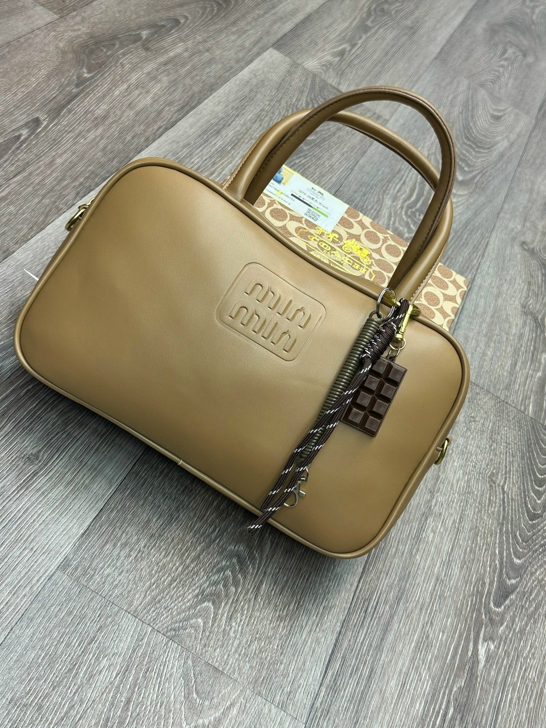 женская кожаная сумка miu miu arcadie mini белая,miu miu сумка,белые женские сумки miu miu,сумка женская miu miu,сумка