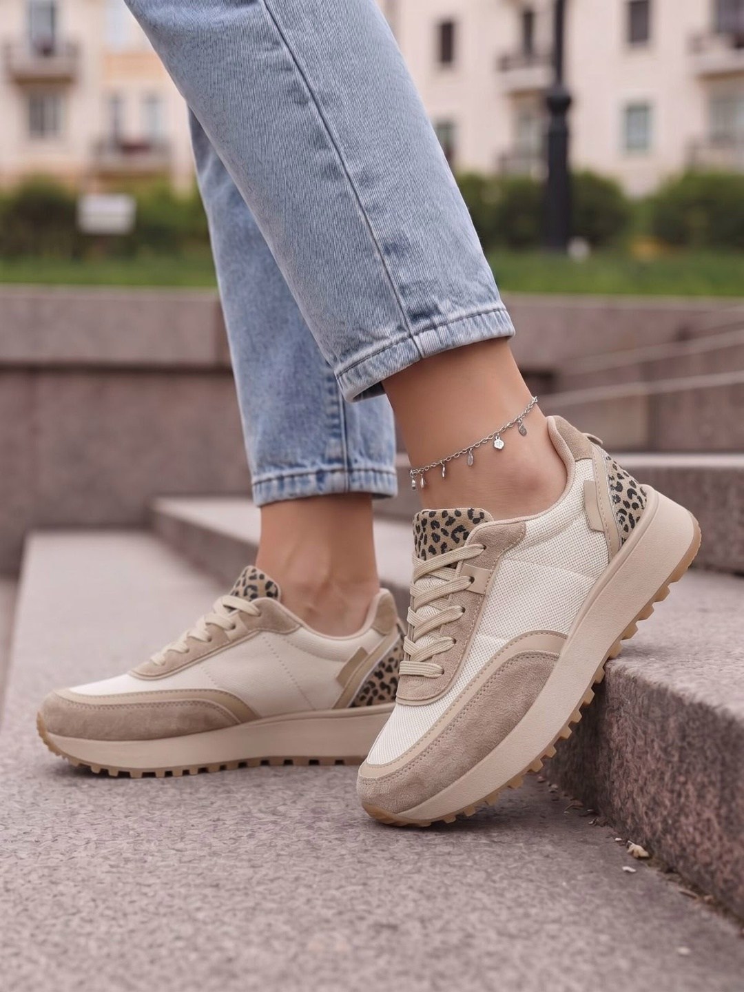 ,кроссовки женскиe,стильные кроссовки,модные кроссовки,повседневные кроссовки