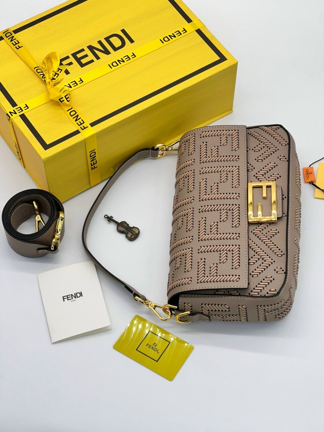 сумка fendi,fendi сумка багет,fendi сумка на плечо,женская сумка fendi,сумка фенди