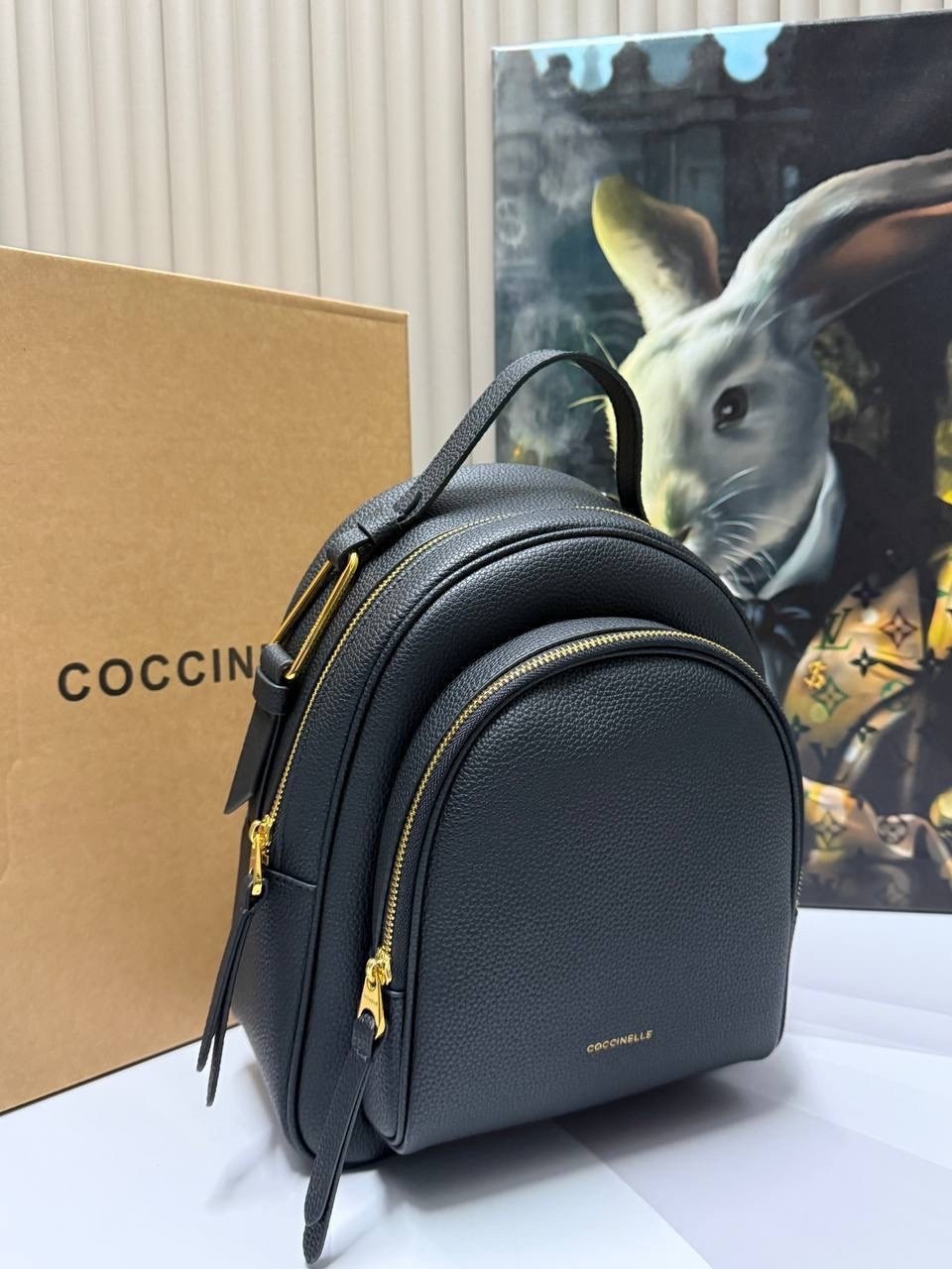 рюкзак coccinelle,женские рюкзаки,кожаный рюкзак молочного цвета coccinelle,рюкзак,рюкзак бежевый