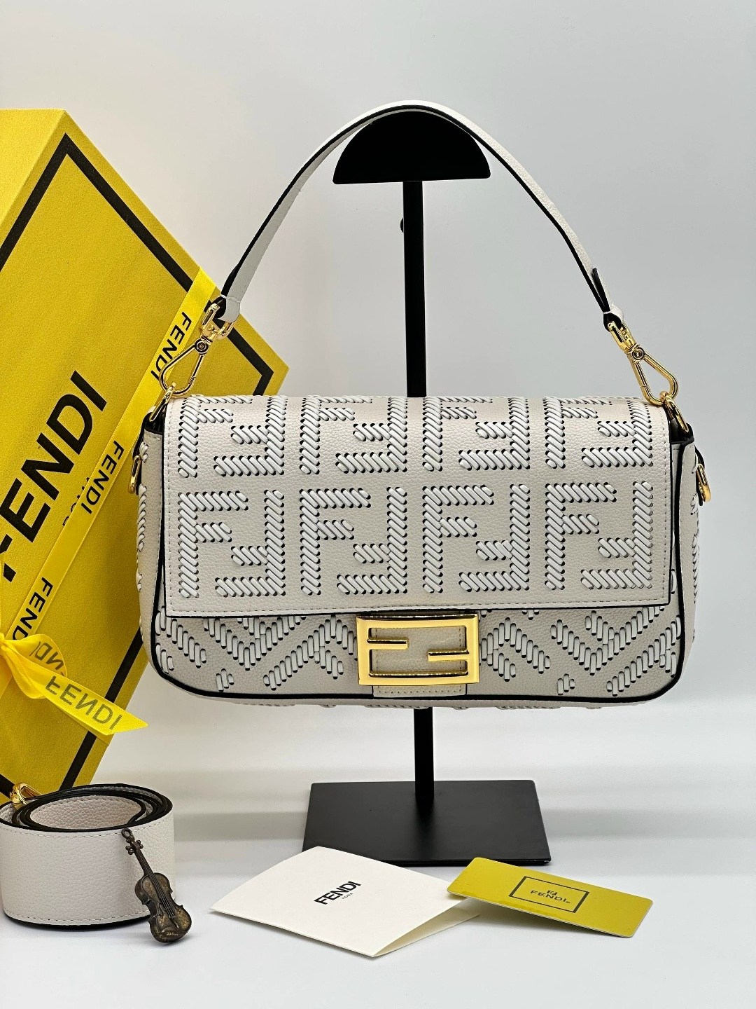 сумка fendi,женская сумка fendi,fendi сумка на плечо,сумка fendi baguette,fendi сумка багет