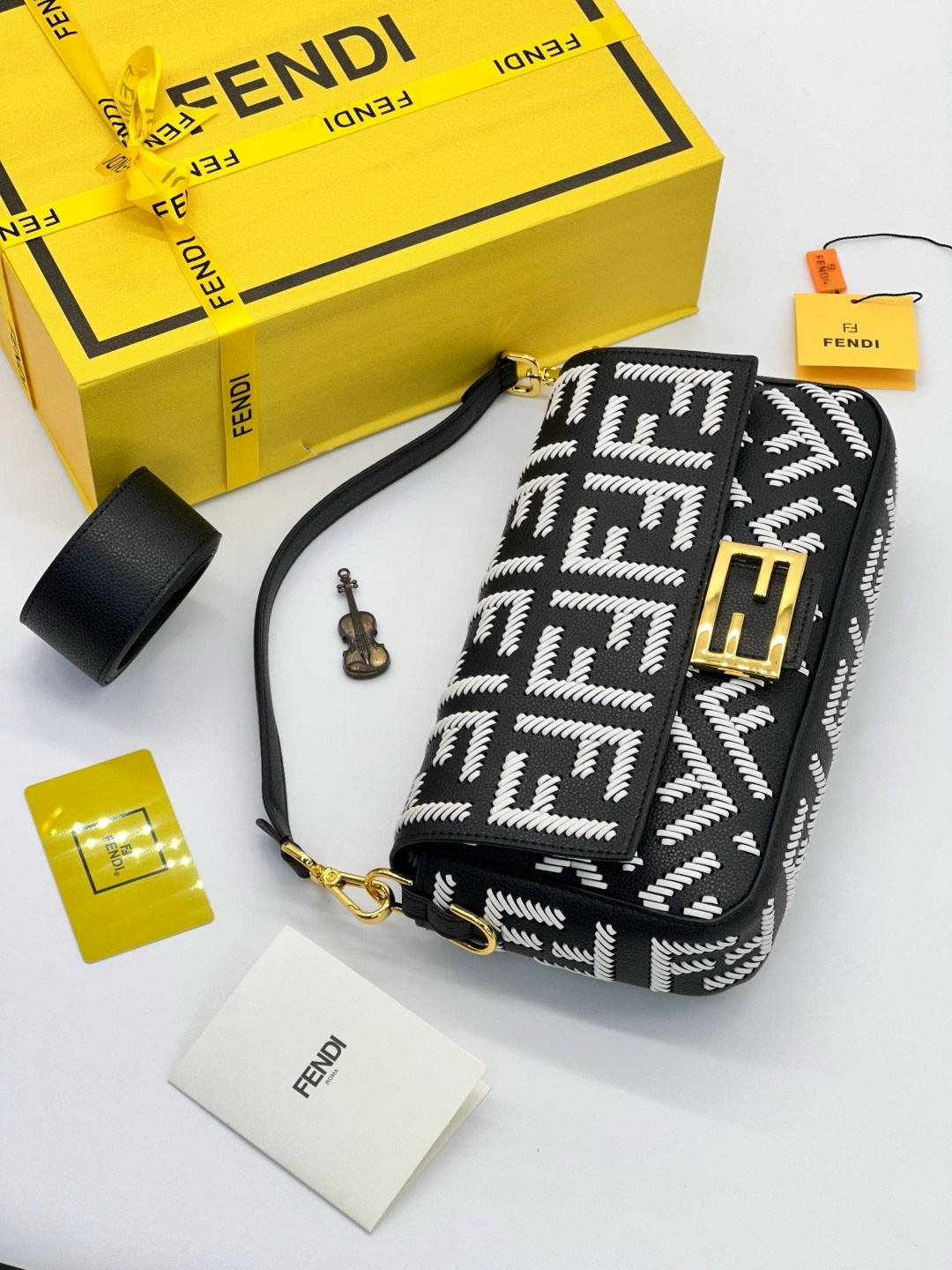 сумка fendi,fendi сумка на плечо,сумка фенди,женская сумка fendi,fendi сумка багет