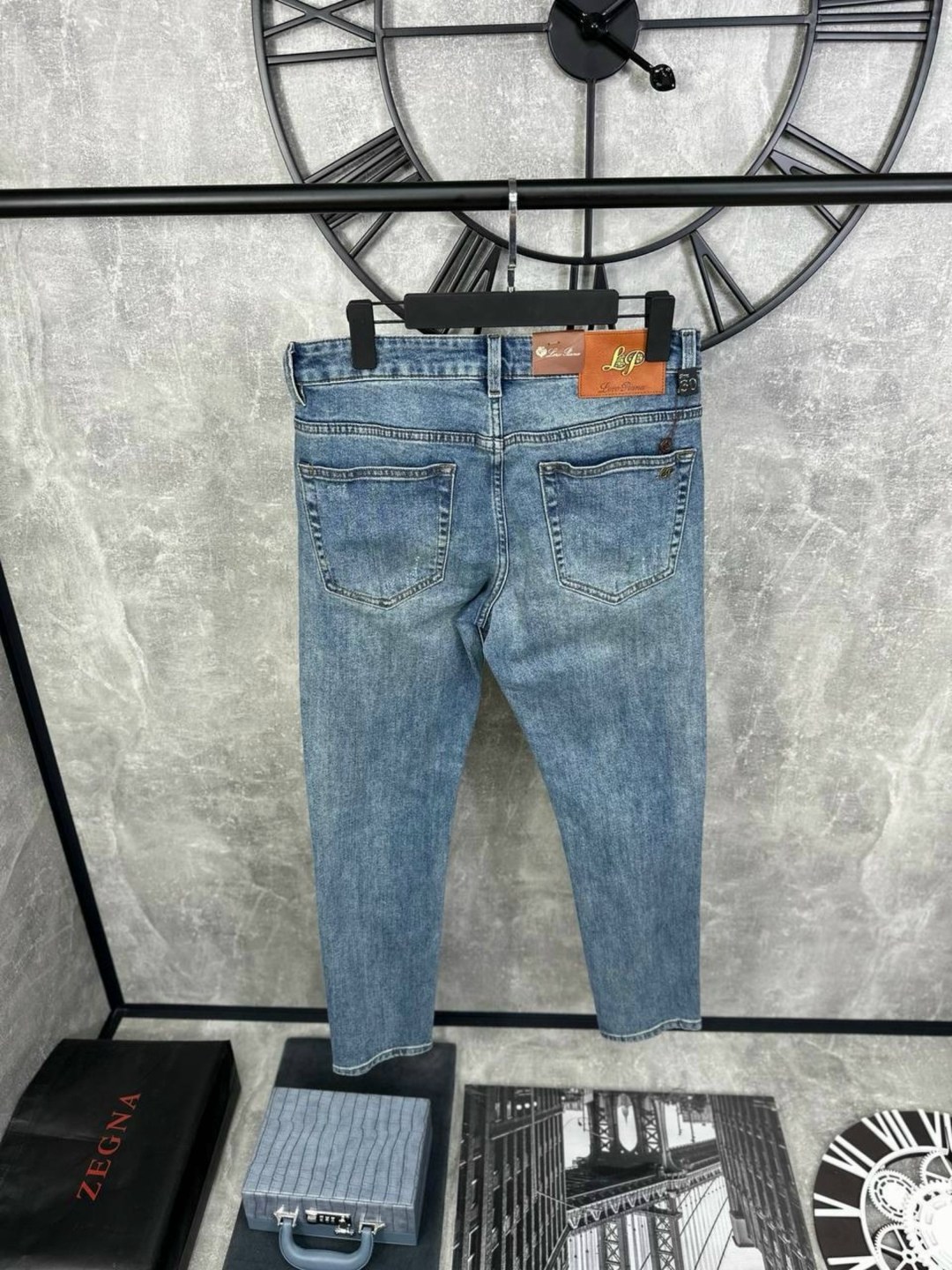 джинсы мужские,джинсы,мужские светло-синие джинсы dolce&gabbana,джинсы дольче габбана мужские,джинсы стильные