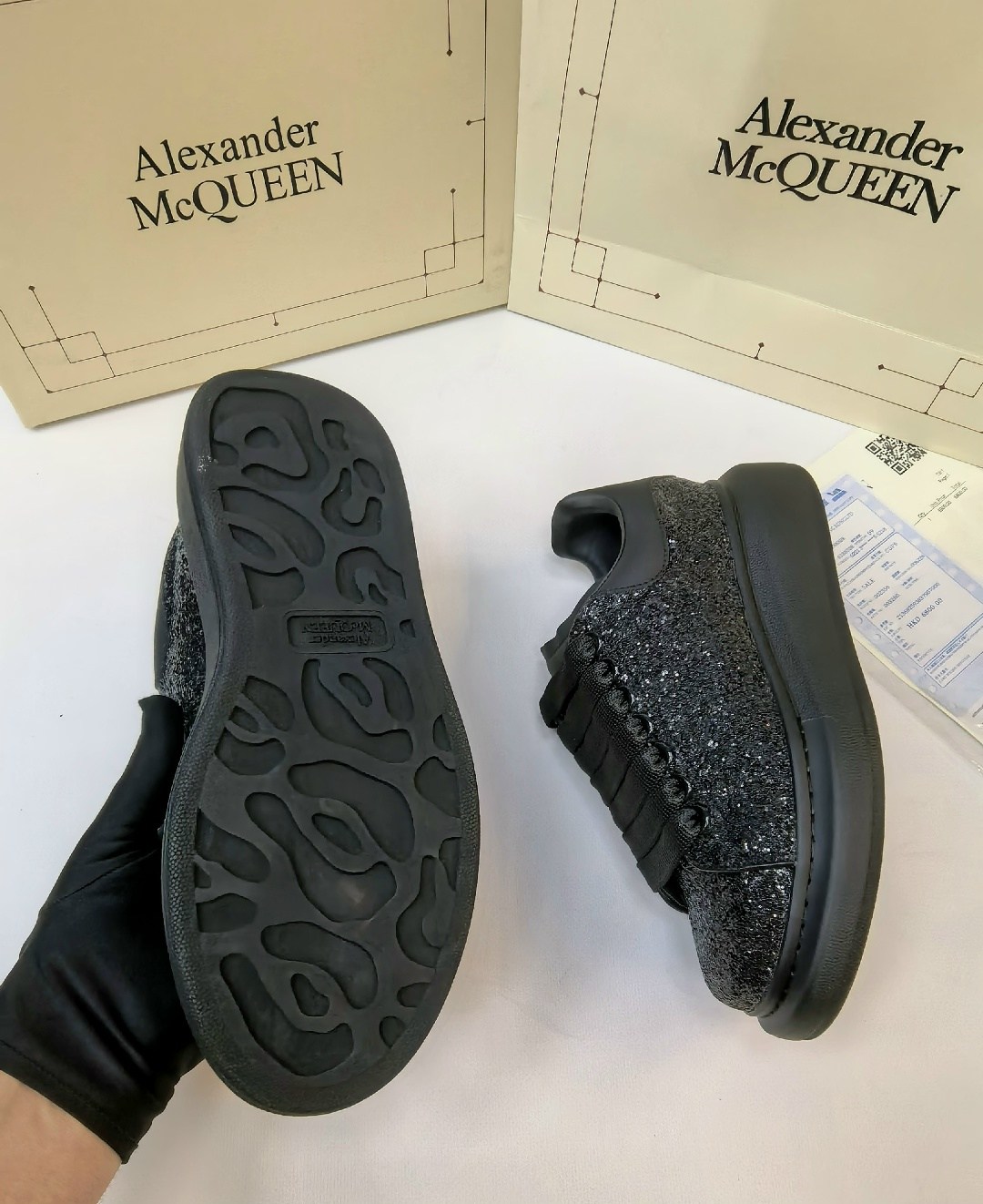 кроссовки alexander mcqueen,кроссовки женские alexander mcqueen,alexander mcqueen кроссовки блестящие,alexander mcqueen,alexander mcqueen shoes