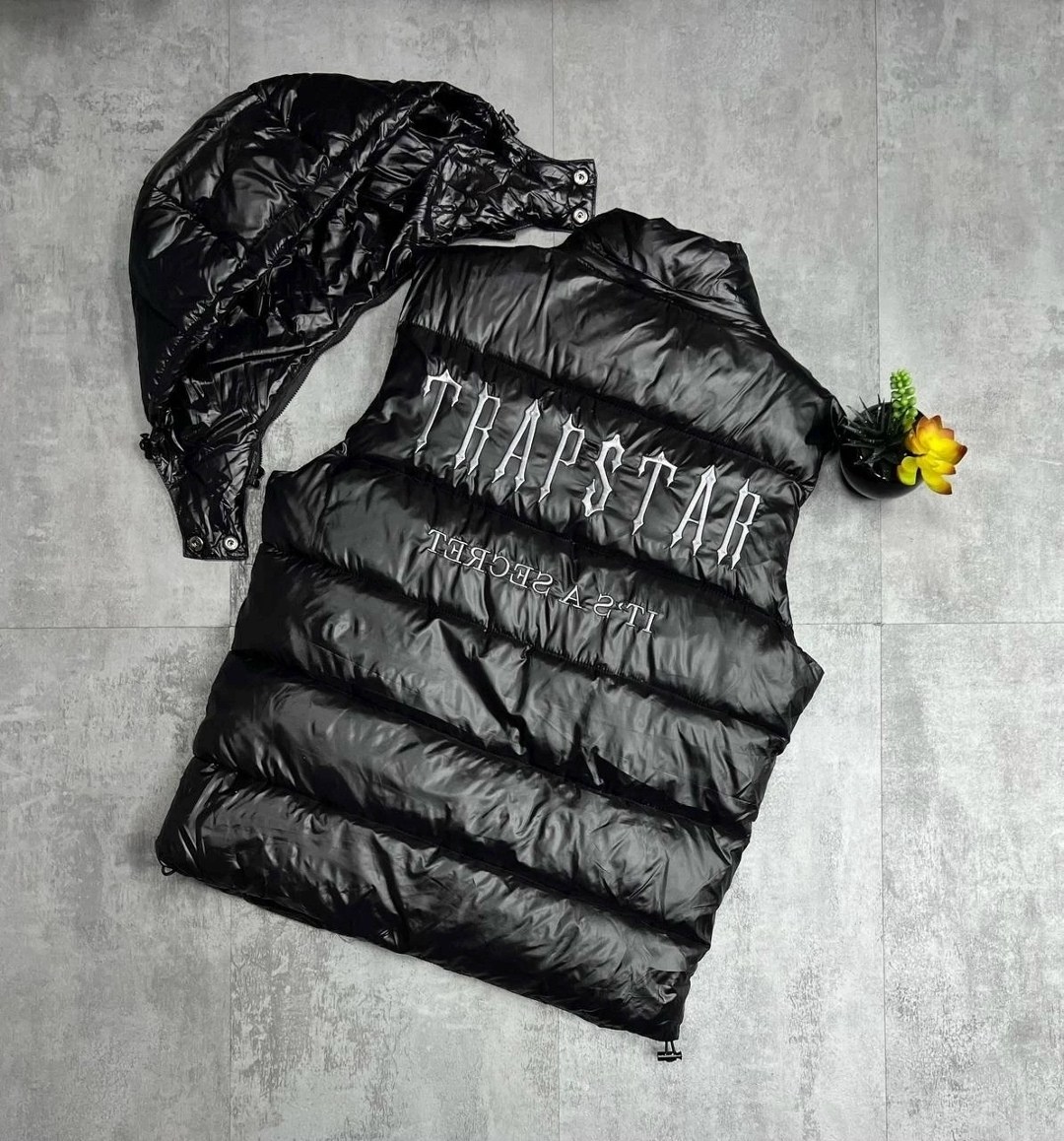 жилетка moncler,жилетка с капюшоном,жилетка монклер серая,жилет зимний,жилетка