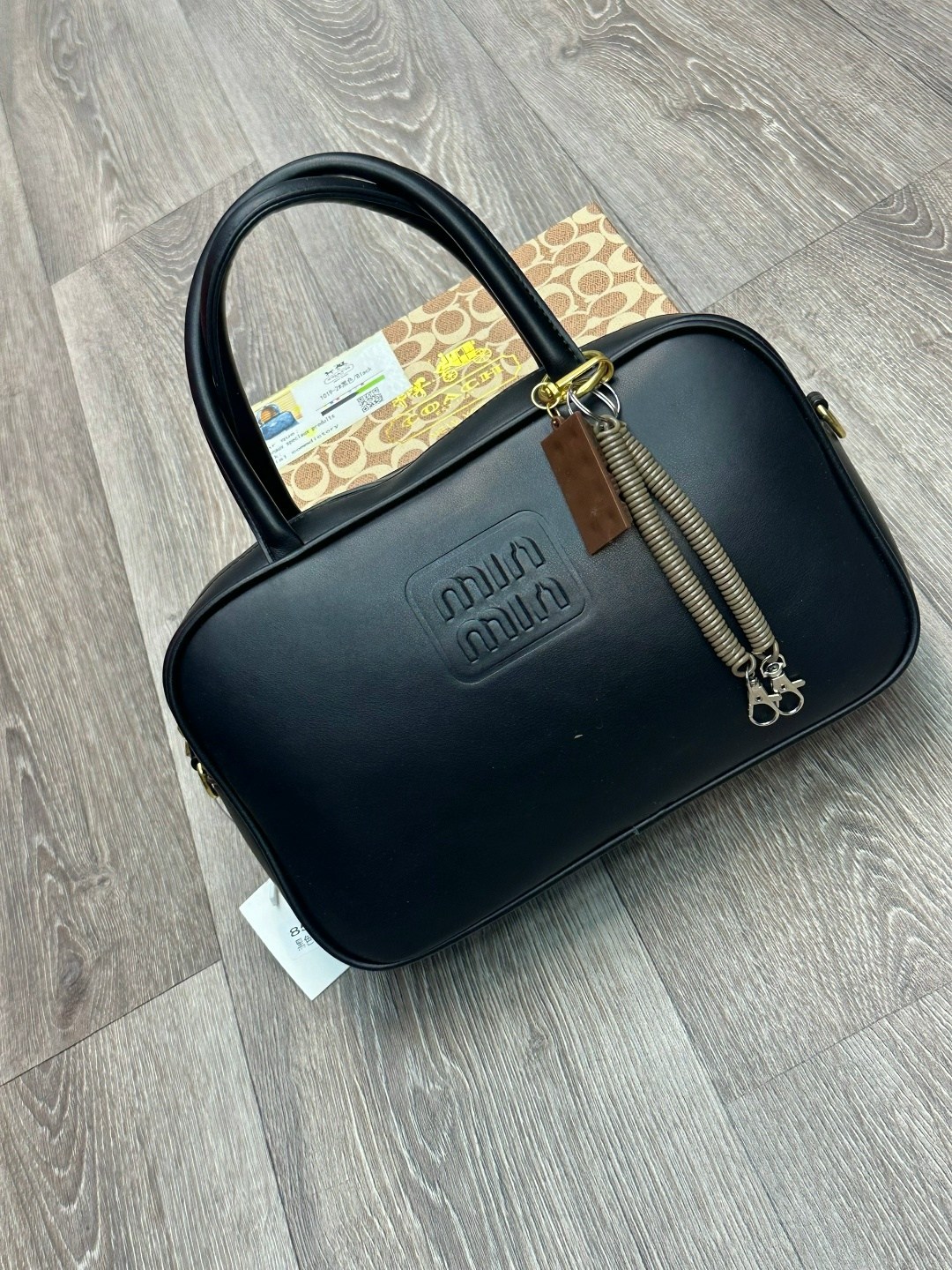 женская кожаная сумка miu miu arcadie mini белая,miu miu сумка,белые женские сумки miu miu,сумка женская miu miu,сумка