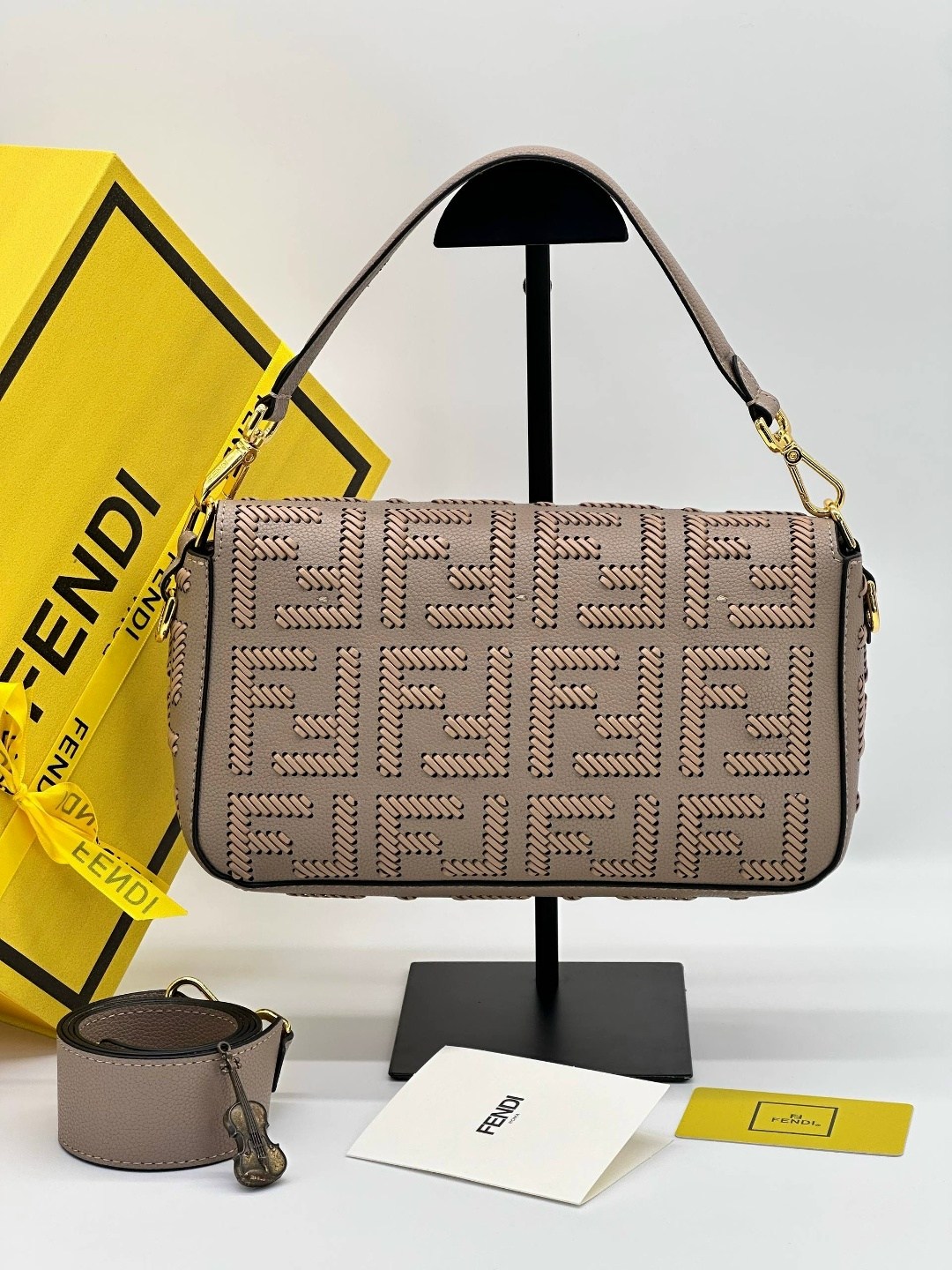 сумка fendi,fendi сумка багет,fendi сумка на плечо,женская сумка fendi,сумка фенди