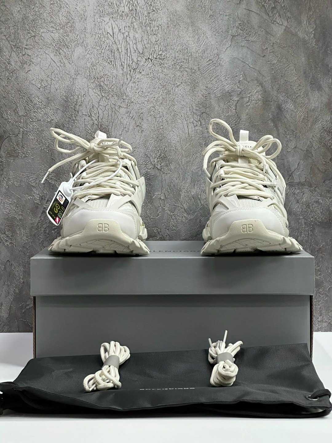 баленсиага трек кроссовки мужские,кроссовки balenciaga track,кроссовки balenciaga,кроссовки баленсиага трек белые,мужские кроссовки balenciaga track белые с серым