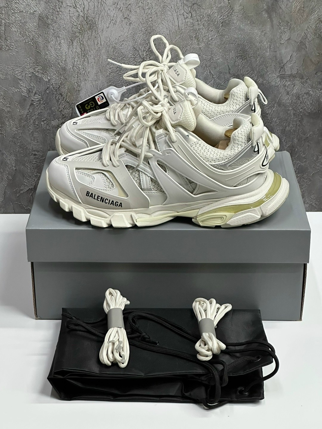 баленсиага трек кроссовки мужские,кроссовки balenciaga track,кроссовки balenciaga,кроссовки баленсиага трек белые,мужские кроссовки balenciaga track белые с серым