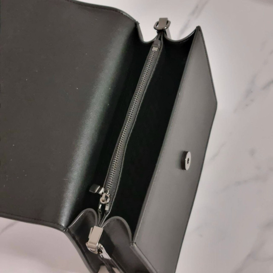 сумка karl lagerfeld,karl lagerfeld сумка через плечо,женская сумка karl lagerfeld,сумка карл лагерфельд зеленая,сумка через плечо karl lagerfeld signature черный