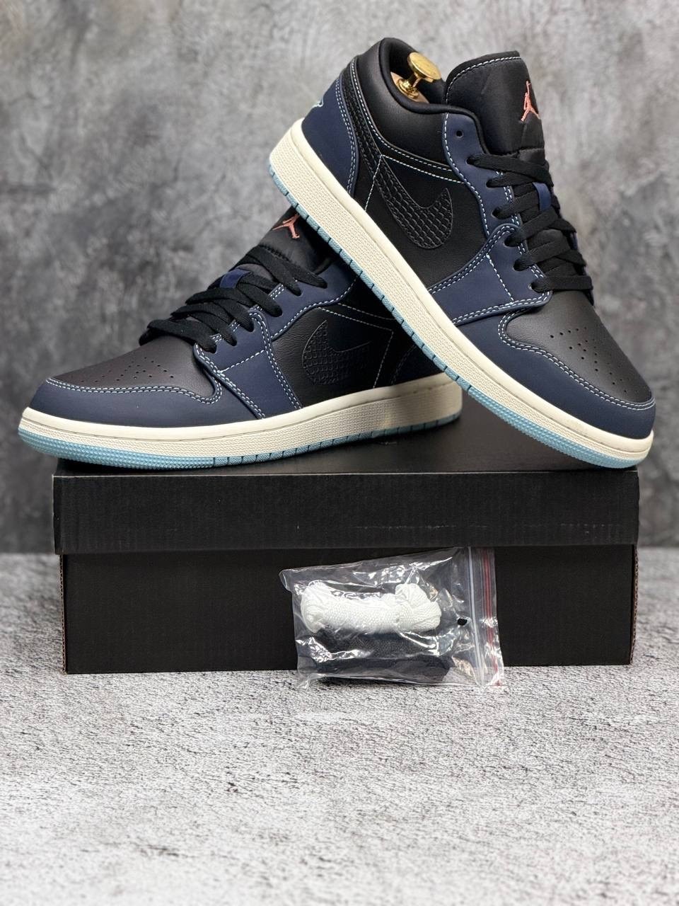 кроссовки nike air jordan 1 low,nike air jordan 1 low sb midnight navy,nike air jordan 1 low,кроссовки nike air jordan 1,air jordan 1 low wmns black blue aqua