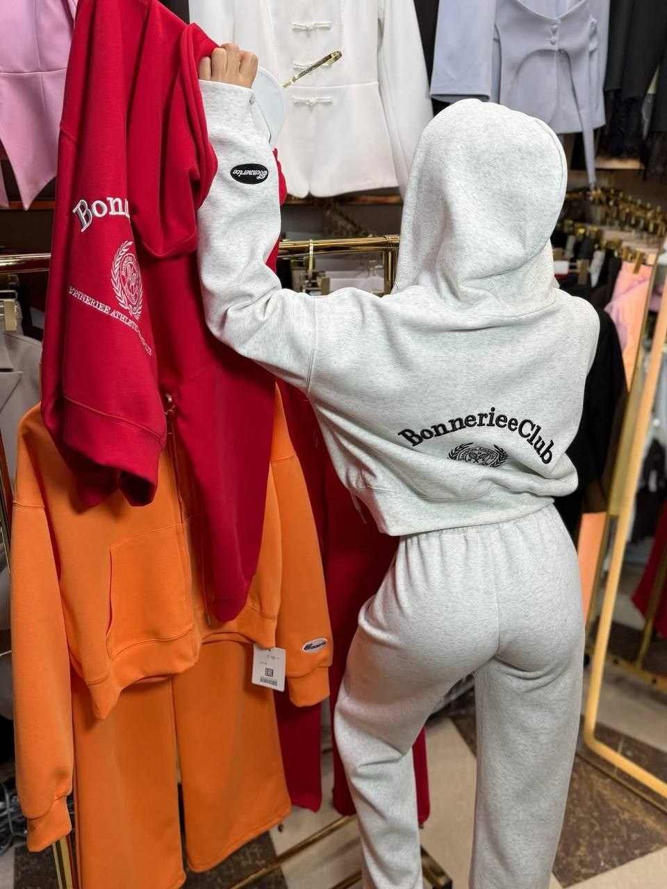 оранжевые спортивные костюмы,спортивный костюм оранжевый celine,оранжевый костюм,трикотажный оранжевый костюм,трикотажные костюмы