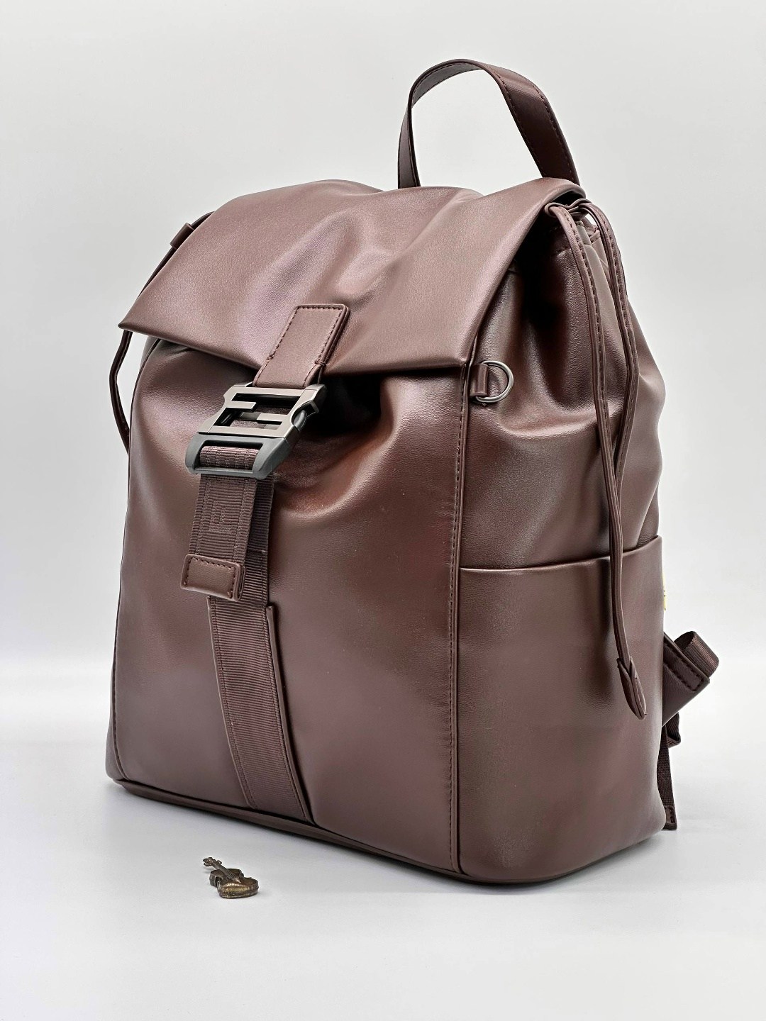 рюкзак fendi,рюкзак фенди женский,кожаный рюкзак фенди,женские рюкзаки,брендовые рюкзаки