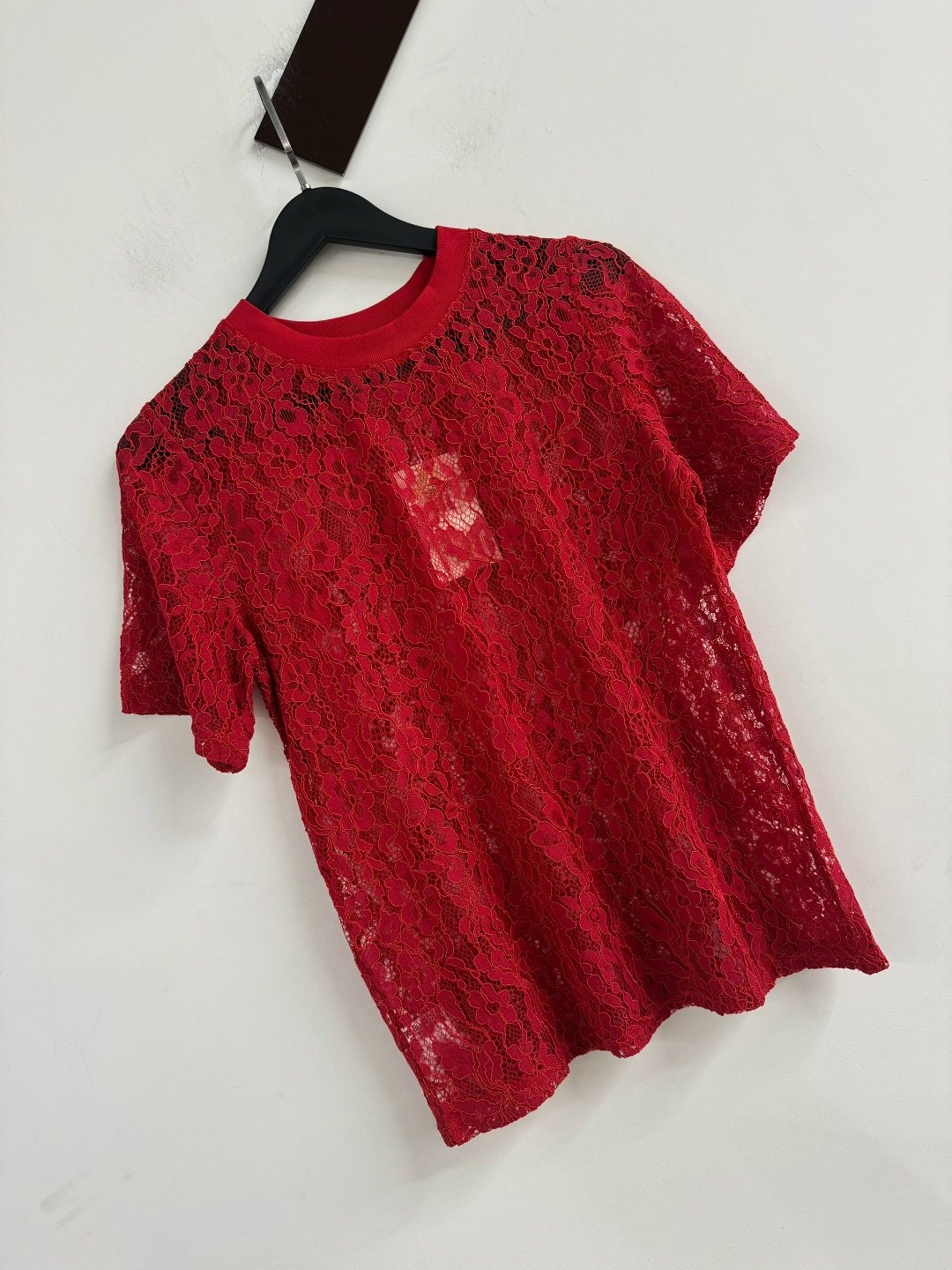 блузка с кружевами,кружевная блузка,блузка из кружева,красный кружевной топ,блуза кружевная