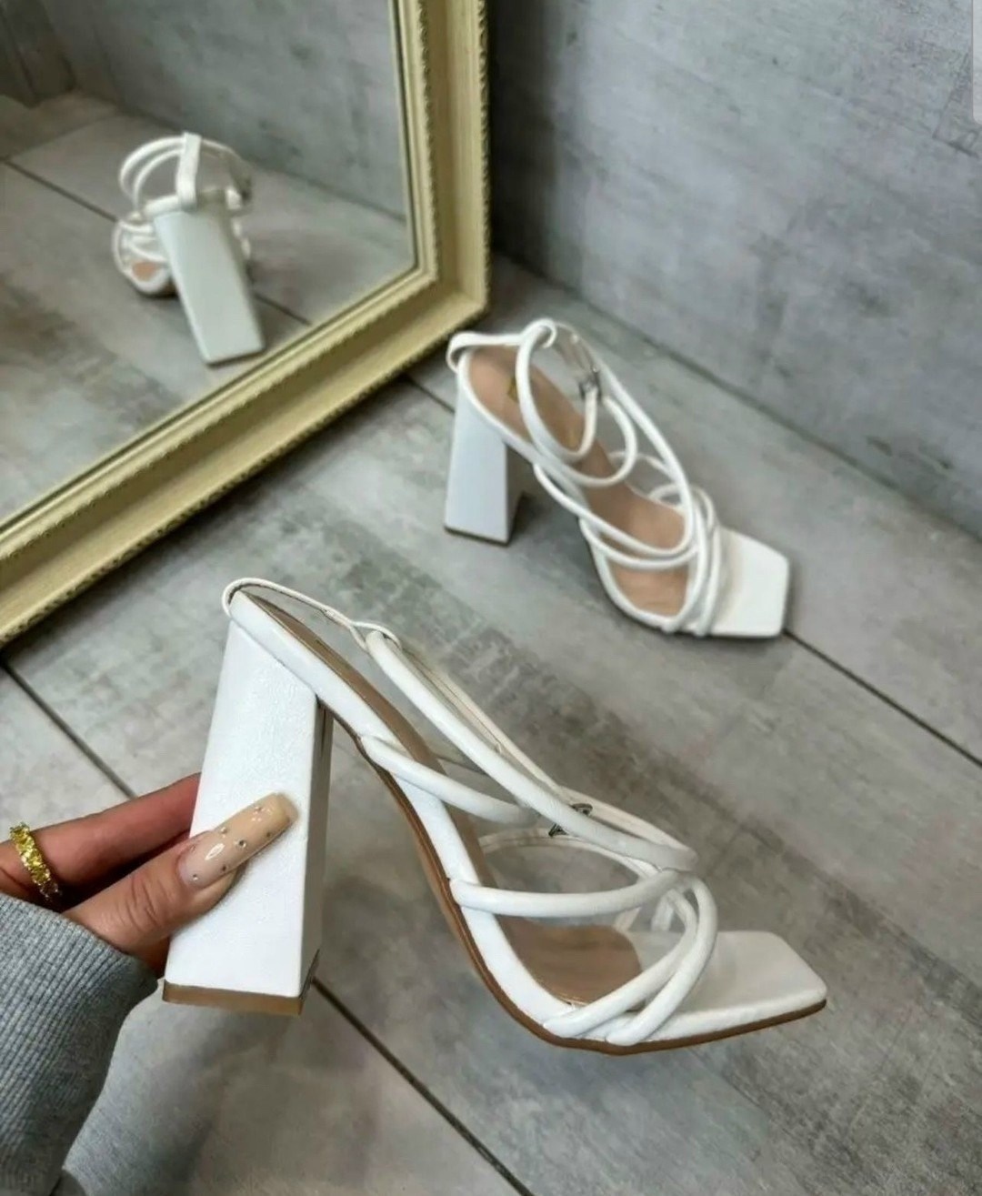 босоножки летние на высоком каблуке и завязках,босоножки летние на высоком каблуке,модные босоножки,босоножки на шпильках,стильные босоножки