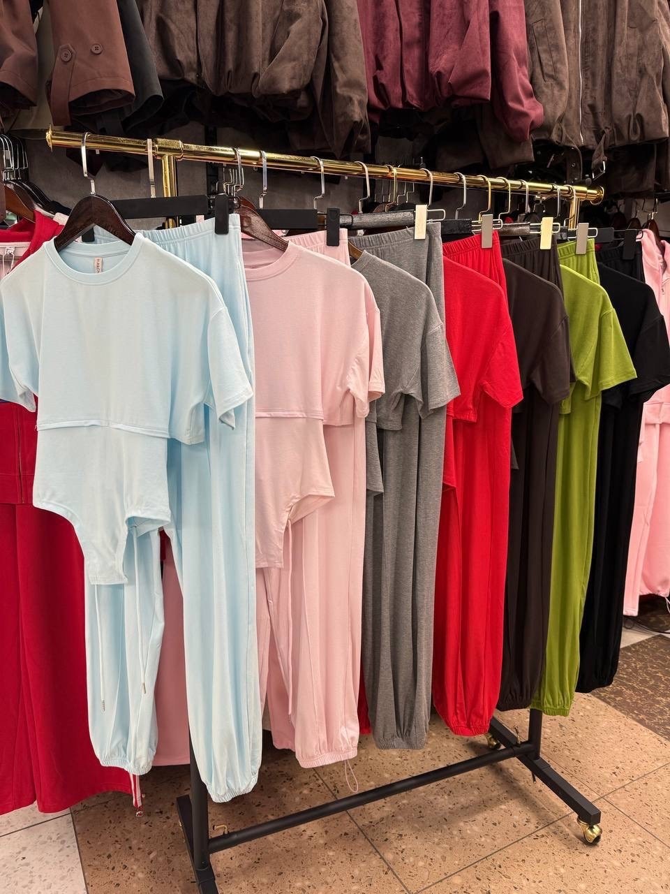 трикотажные костюмы,,женские костюмы,женские комбинезоны,платья