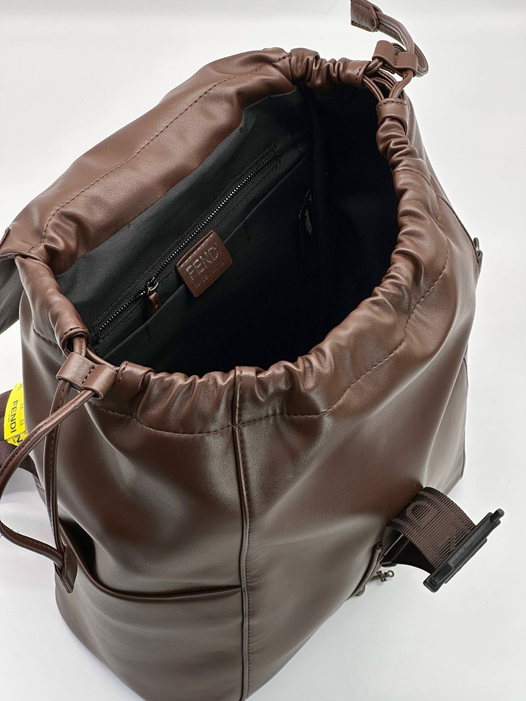 рюкзак fendi,рюкзак фенди женский,кожаный рюкзак фенди,женские рюкзаки,брендовые рюкзаки