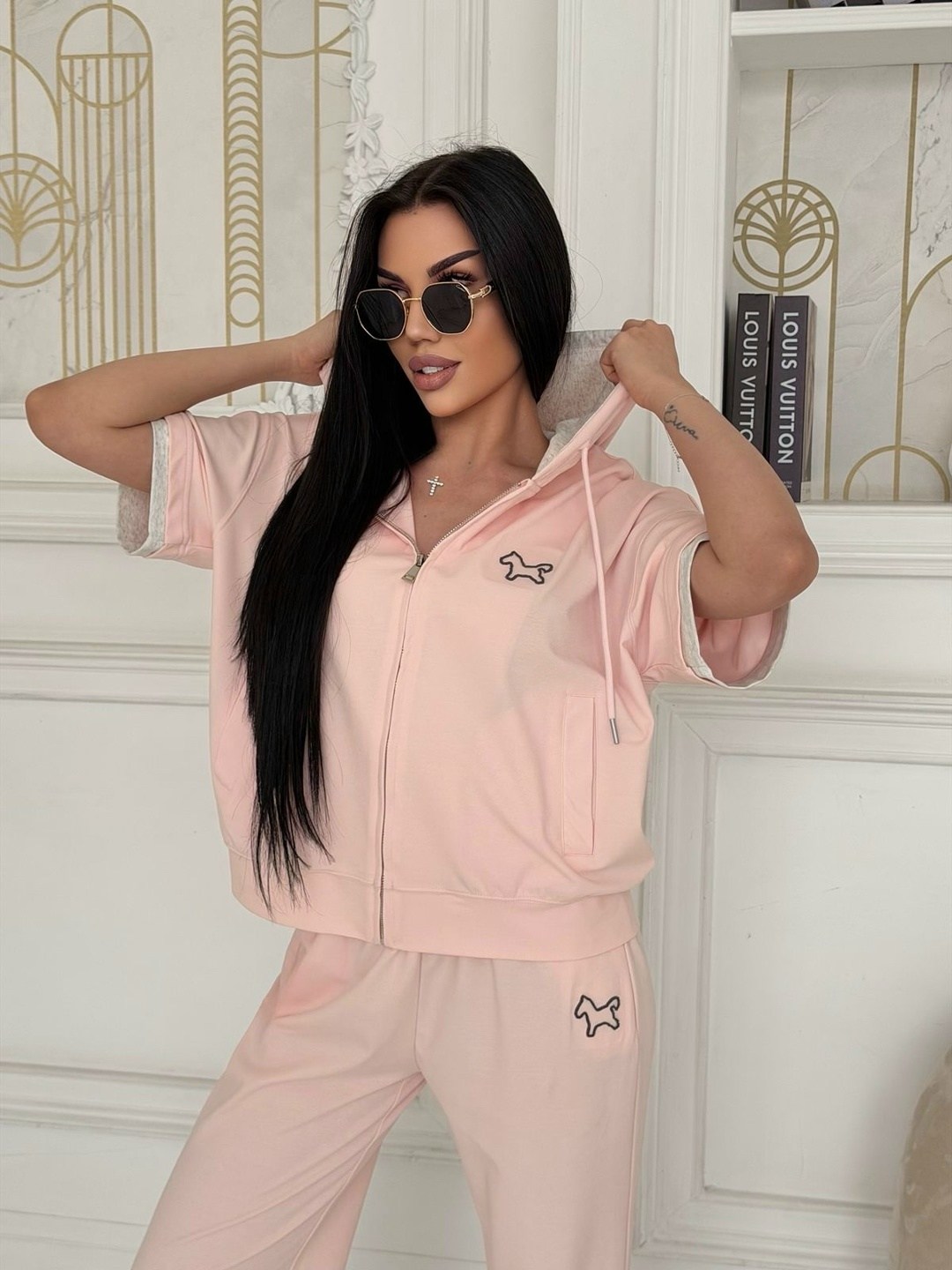 костюм женский,женский спортивный костюм,спортивный костюм,стильные женские костюмы,велюровый костюм