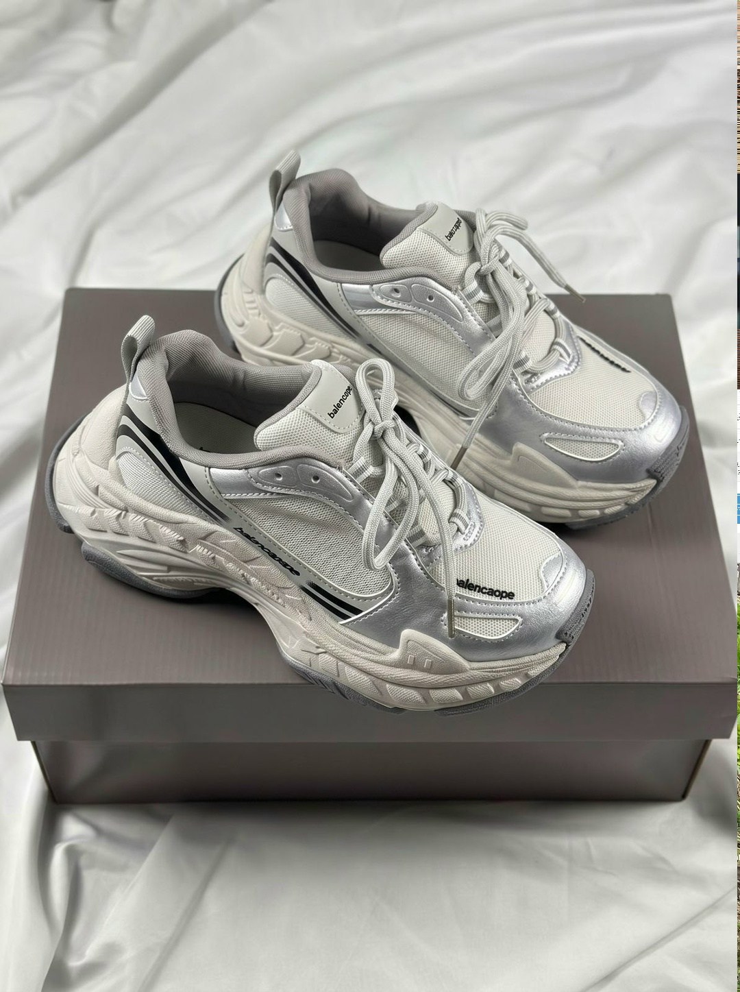 женские кроссовки balenciaga,кроссовки balenciaga,женские кроссовки balenciaga 3xl серебристые с розовым,кроссовки женские balenciaga 3xl sneaker premium,баленсиага женские кроссовки