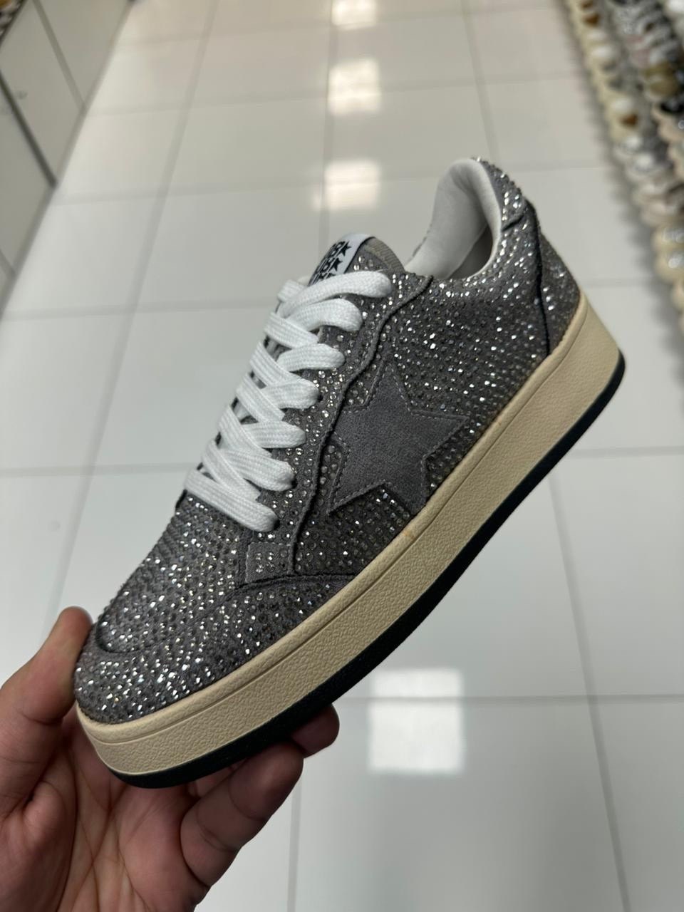 ,женские кроссовки,блестящие кроссовки валберис,блестящие кроссовки,модные кроссовки