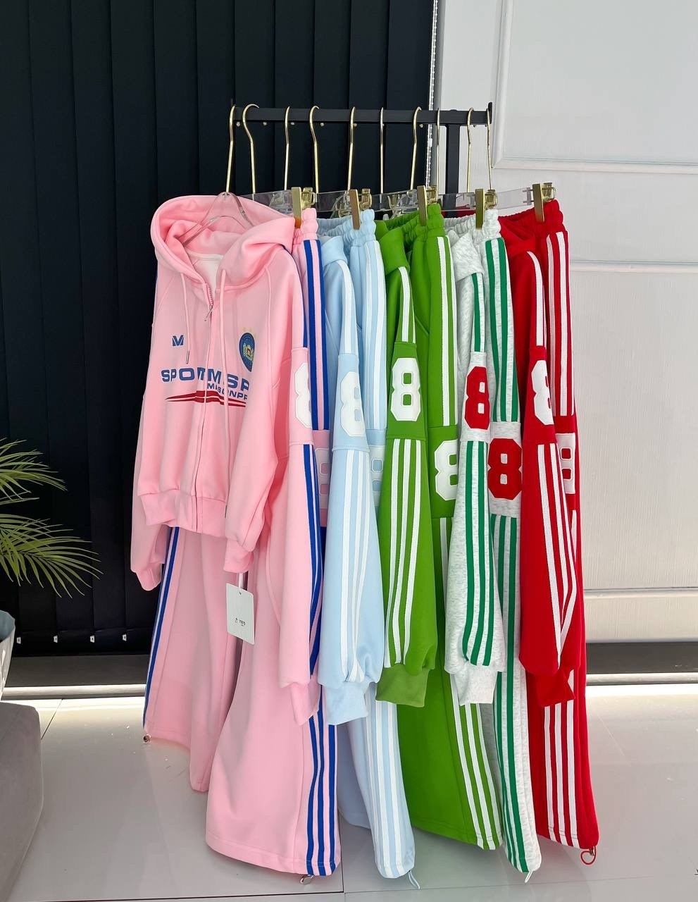 спортивный костюм адидас красный женский,костюм спортивный,спортивные костюмы женские,спортивный костюм спортивные костюмы,трикотажные костюмы