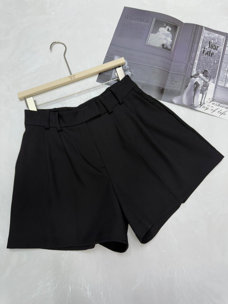 одежда стильная,стильные наряды,черные шорты,мода стиль