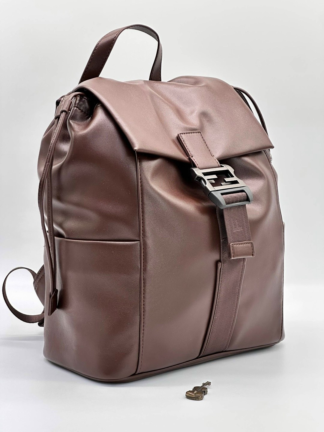 рюкзак fendi,рюкзак фенди женский,кожаный рюкзак фенди,женские рюкзаки,брендовые рюкзаки