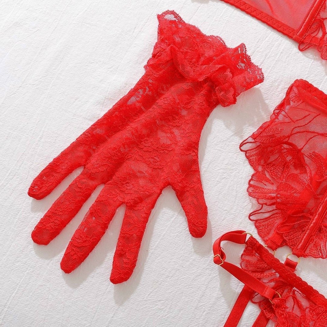 кружевное нижнее белье комплект,комплект нижнего белья,нижнее белье красное,ines trocchia in red lingerie,женская нижнее белье
