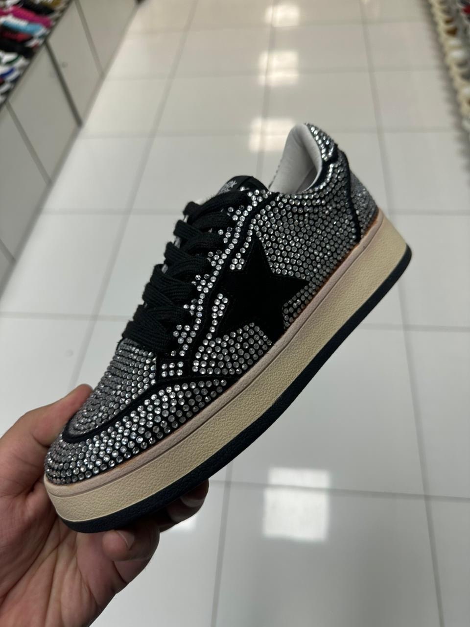 ,женские кроссовки,блестящие кроссовки валберис,блестящие кроссовки,модные кроссовки