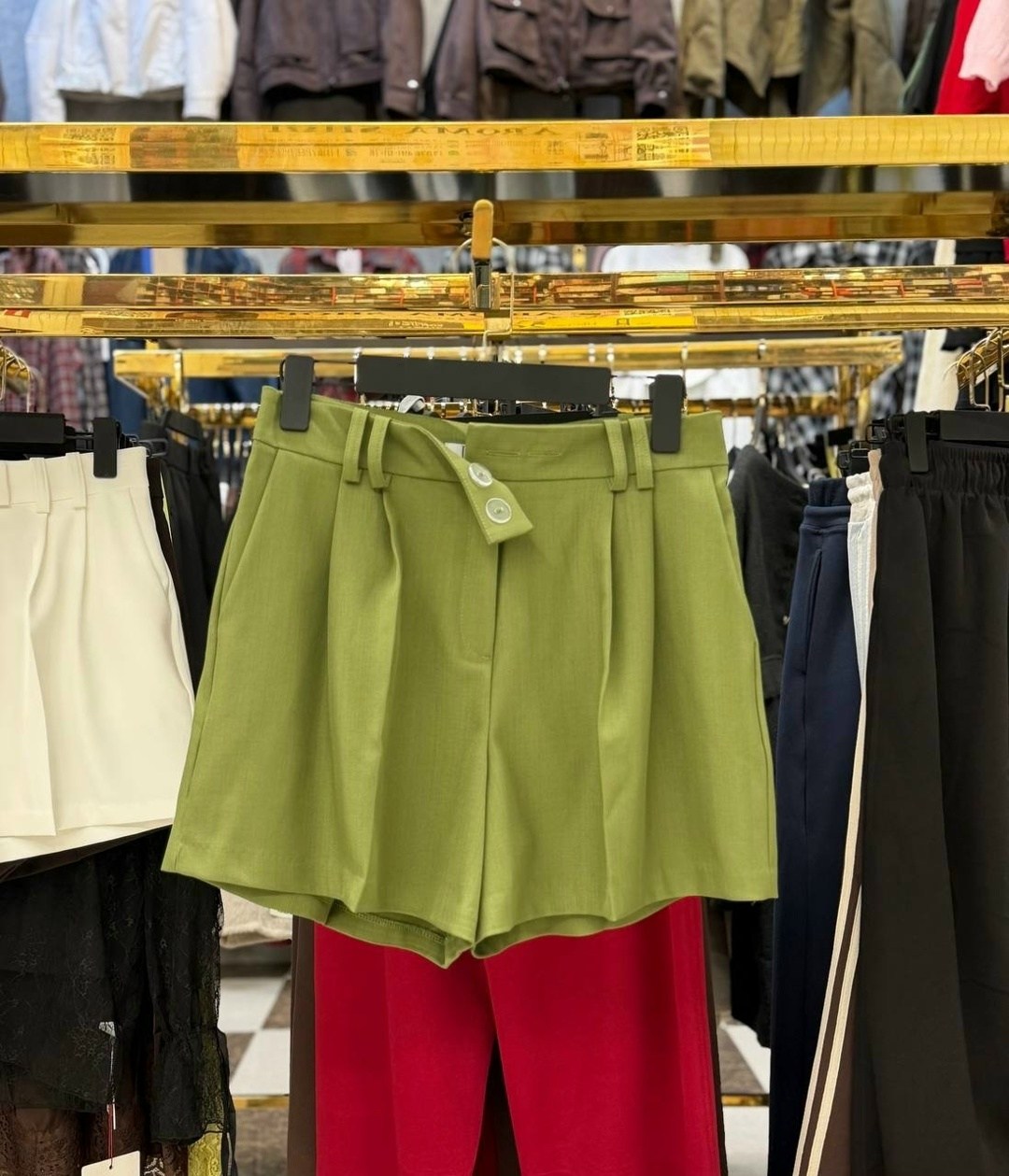 одежда стильная,стильные наряды,черные шорты,мода стиль