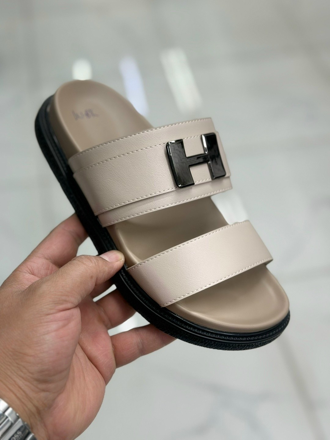 шлепки hermes женские,шлепанцы hermes,шлепки эрмес,шлепки фенди,шлепки hermes 2026