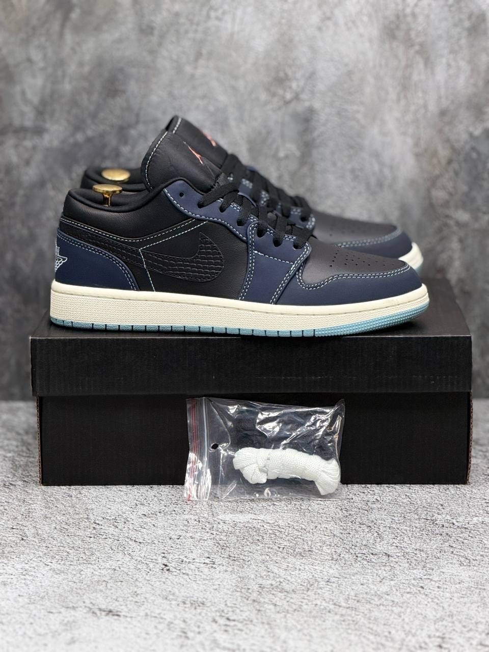 кроссовки nike air jordan 1 low,nike air jordan 1 low sb midnight navy,nike air jordan 1 low,кроссовки nike air jordan 1,air jordan 1 low wmns black blue aqua