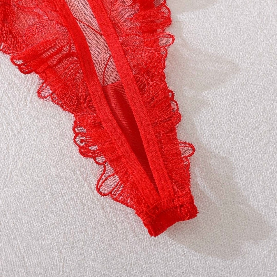 кружевное нижнее белье комплект,комплект нижнего белья,нижнее белье красное,ines trocchia in red lingerie,женская нижнее белье