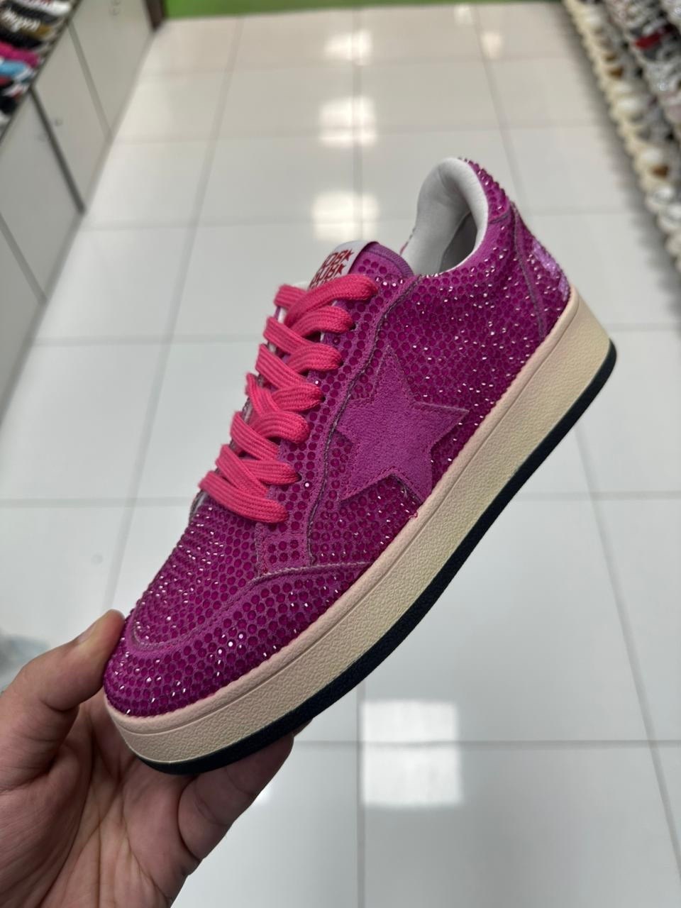 ,женские кроссовки,блестящие кроссовки валберис,блестящие кроссовки,модные кроссовки