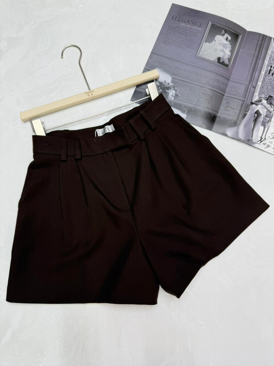 одежда стильная,стильные наряды,черные шорты,мода стиль