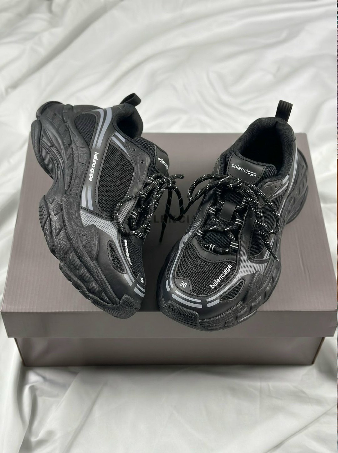 женские кроссовки balenciaga,кроссовки balenciaga,женские кроссовки balenciaga 3xl серебристые с розовым,кроссовки женские balenciaga 3xl sneaker premium,баленсиага женские кроссовки