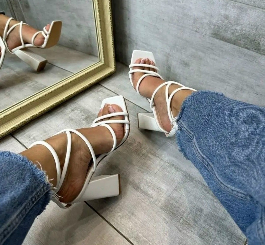 босоножки летние на высоком каблуке и завязках,босоножки летние на высоком каблуке,модные босоножки,босоножки на шпильках,стильные босоножки