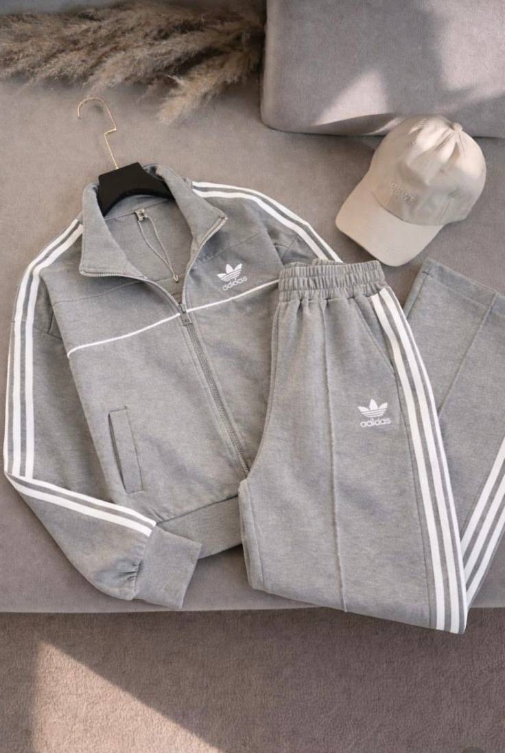 женский спортивный костюм adidas,спортивный костюм adidas originals,костюм спортивный adidas,комплект одежды adidas sportswear,спортивный костюм adidas теплый