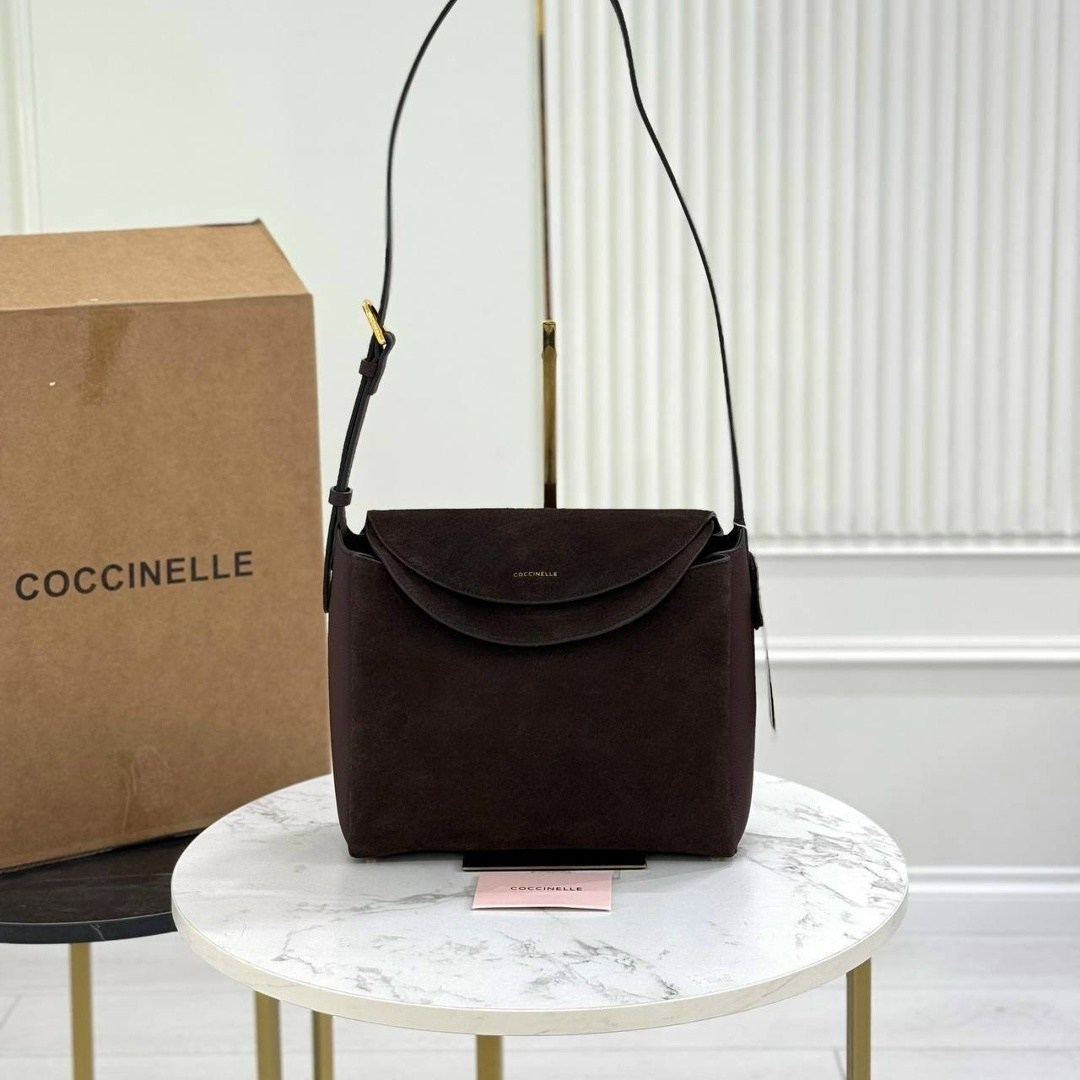 сумка женская coccinelle натуральная замша,сумка coccinelle,сумка coccinelle замша,сумка coccinelle из натуральной замши,сумка женская coccinelle черная