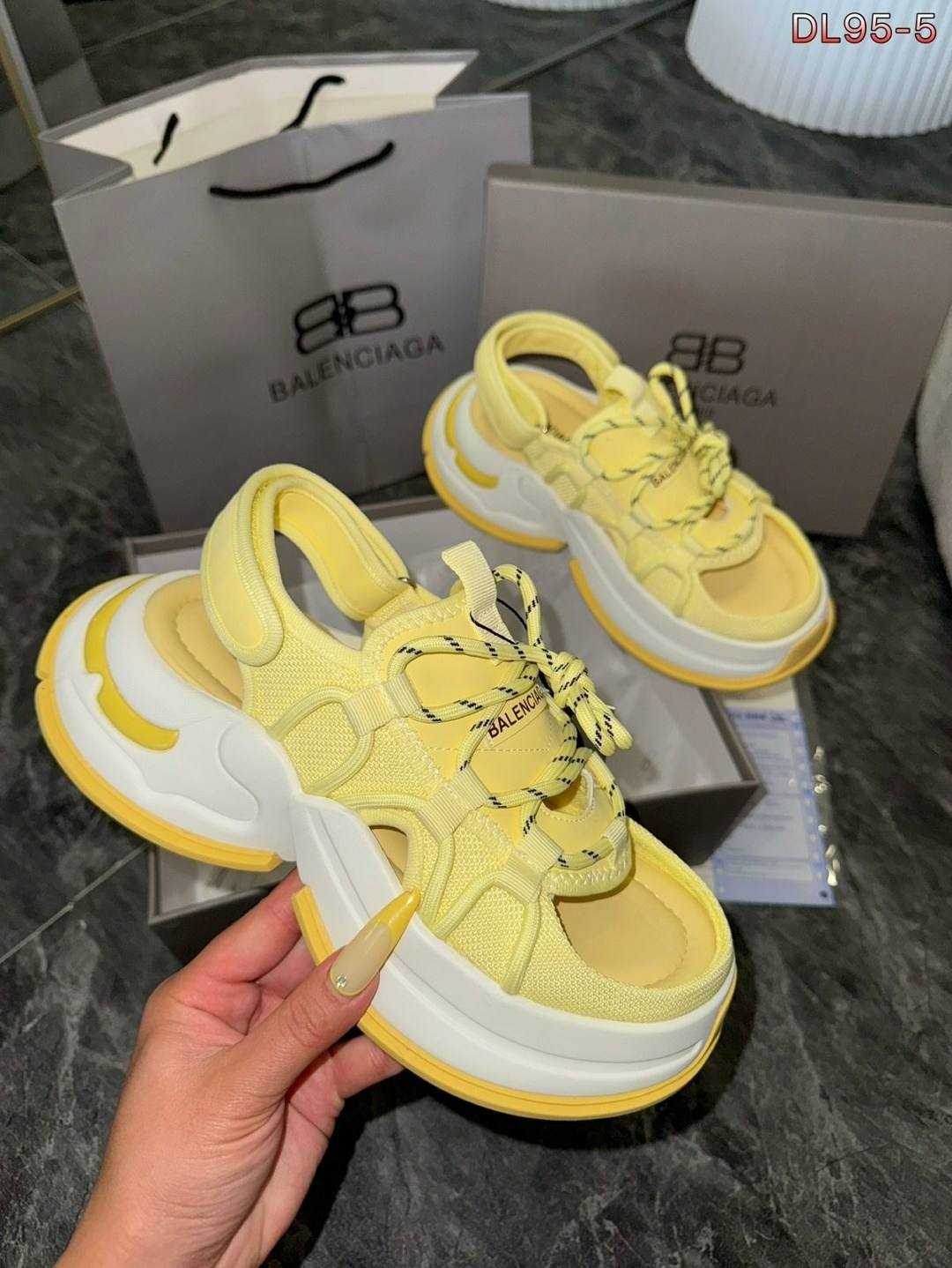 сандалии balenciaga,кроссовки женские balenciaga,босоножки баленсиага,босоножки balenciaga,сандалии босоножки