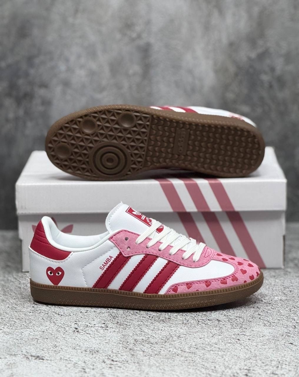 кроссовки samba сердечки adidas,кроссовки женские adidas samba adidas цвет белый красный розовый,кроссовки спортивные samba adidas цвет белый розовый,кроссовки samba розовые сердечки adidas,кроссовки