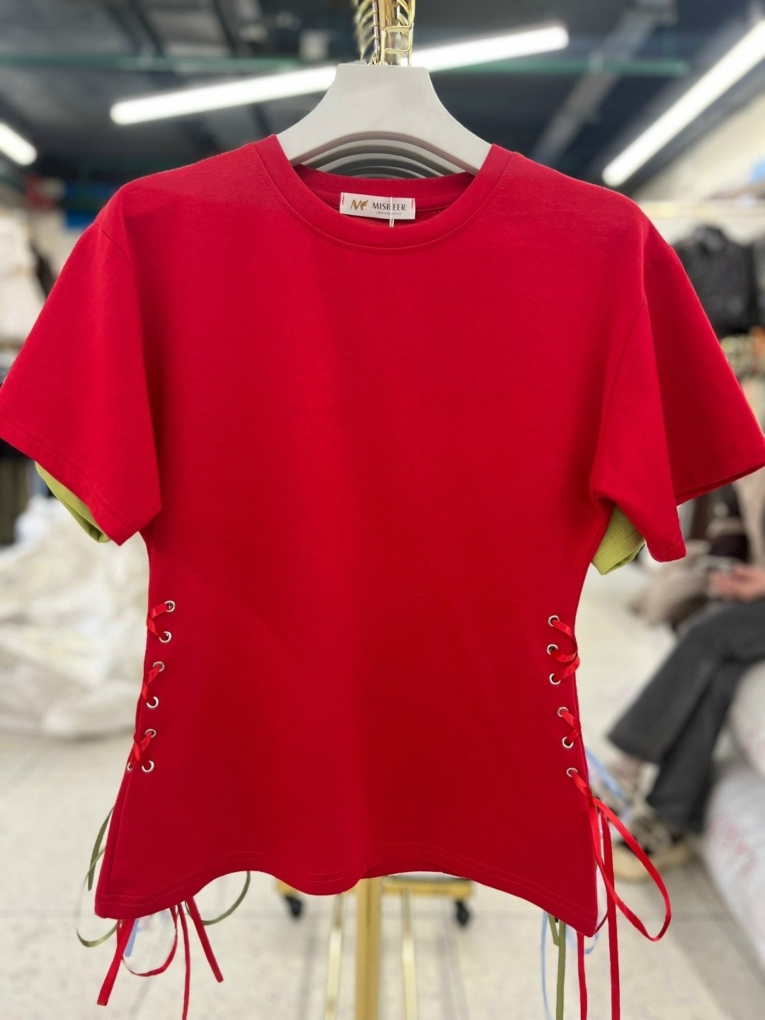 футболки женская,укороченная футболка,укороченная футболка со шнуровкой,модная футболка,футболка женская короткая