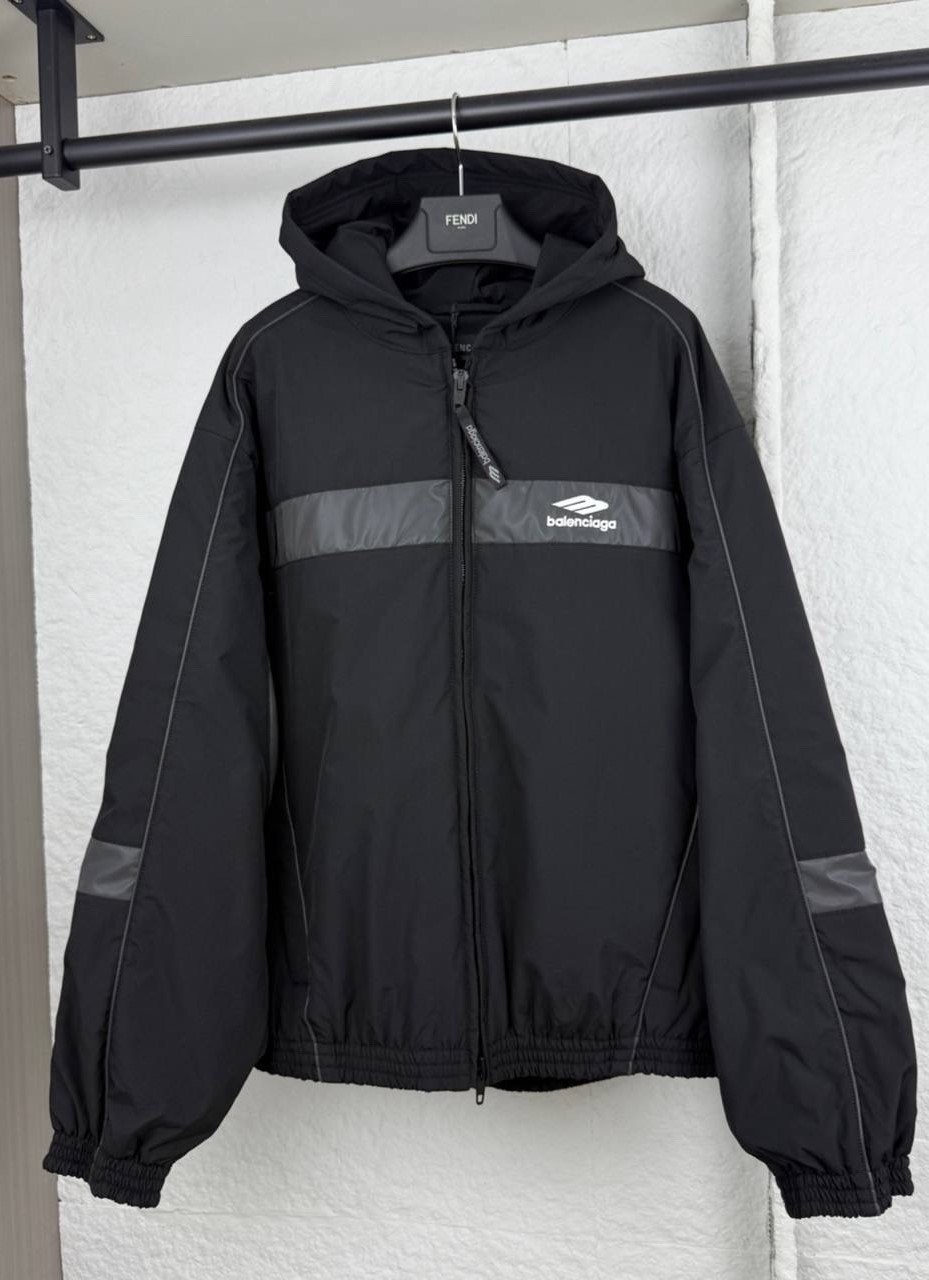 куртка 3b sports icon medium fit tracksuit jacket 'black' balenciaga,куртка balenciaga,спортивная куртка,куртка,windbreaker balenciaga tracksuit jacket