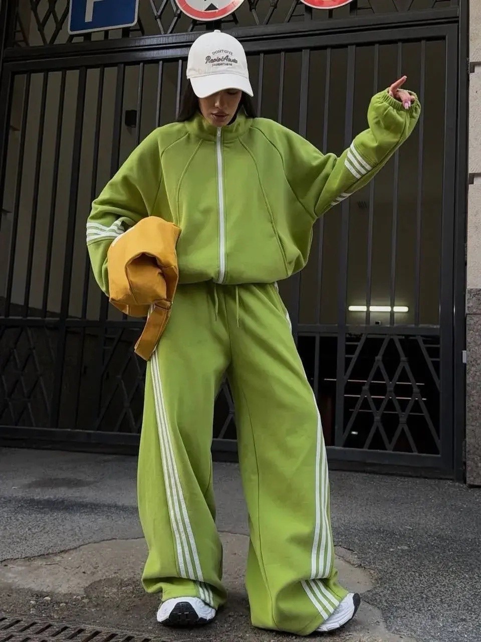 спортивный женский костюм,cпортивный костюм женский теплый,спортивные костюмы на флисе,спортивный костюм,костюм с лампасами