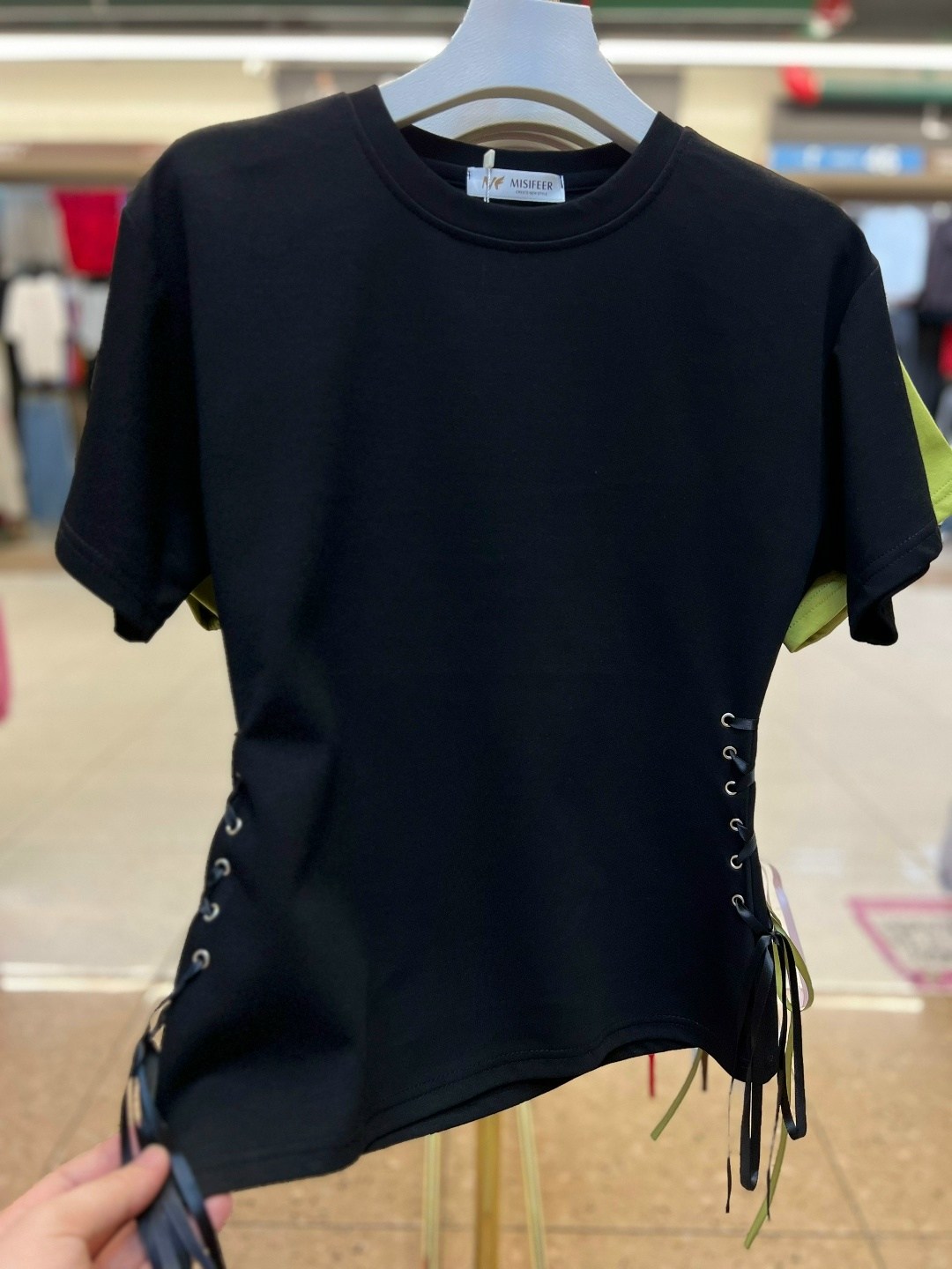 футболки женская,укороченная футболка,укороченная футболка со шнуровкой,модная футболка,футболка женская короткая