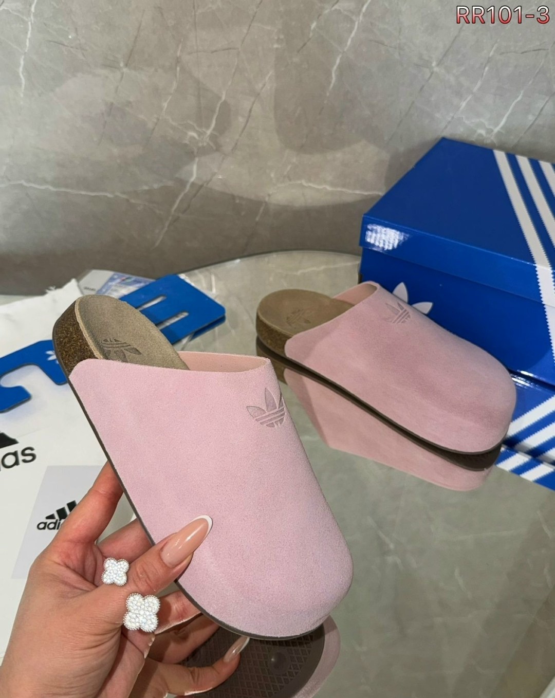 шлепанцы adidas,тапки адидас,,шлепки адидас бежевые,шлепанцы адидас