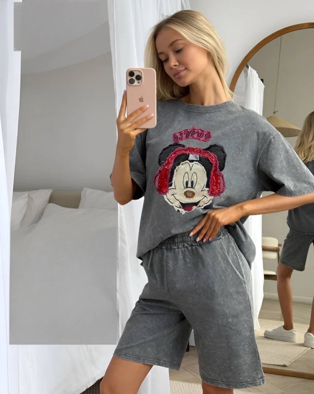 футболочка в стиле оверсайз,футболка оверсайз,костюм женский футболка,костюм женский футболка и шорты,костюм стильный